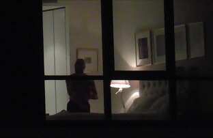 植物学者と♥おばさんがピンクの下着で寝室でセックスを始めました 女の子 向け エッチ 動画