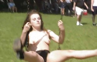XXX 油を塗った油を塗った女の子と暗い髪のシャワー fucks自身と玩具 女の子 の エッチ な 動画
